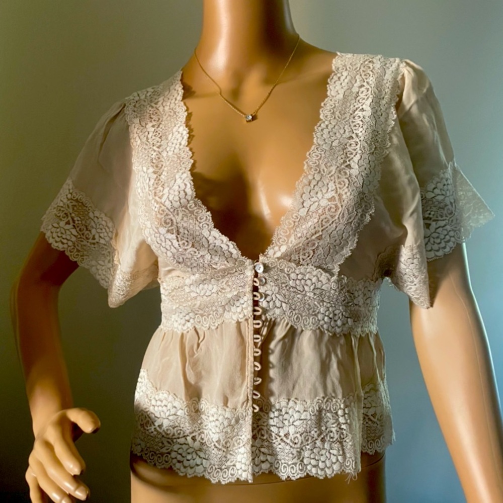 Nude loose sleeve top